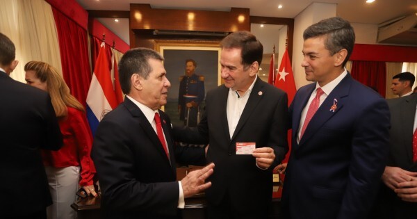 Penner se afilia a la ANR en pleno festejo por el cumpleaños de Cartes