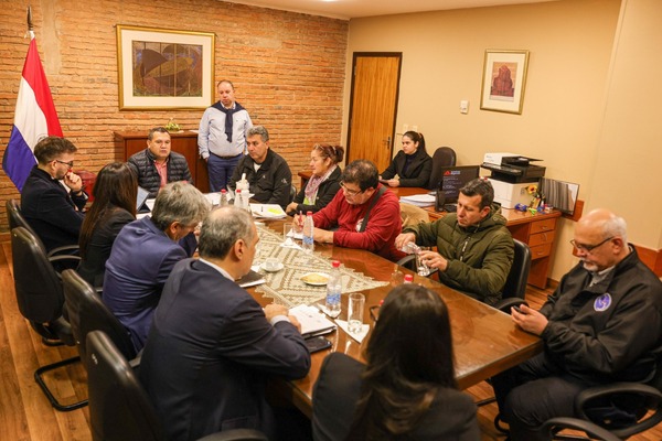 Docentes levantan paro mientras aguardan otra reunión - ADN Digital