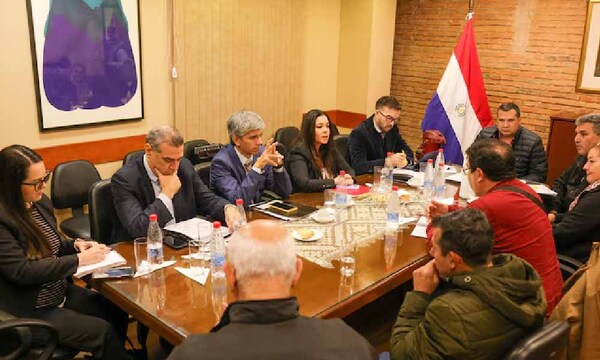 Docentes levantan paro y acuerdan otra reunión a vuelta de vacaciones – Prensa 5