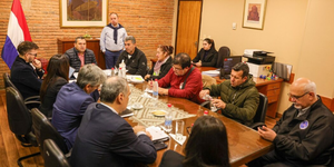 Docentes levantan paro mientras aguardan otra reunión - Noticiero Paraguay