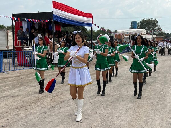 Itacuá celebra 3 años como distrito con un vibrante desfile estudiantil