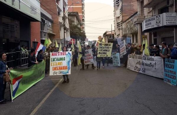 Docentes esperan que el acuerdo con el Gobierno no sea olvidado - Megacadena - Diario Digital