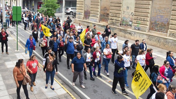 Docentes levantan movilizaciones tras acuerdo con el Gobierno