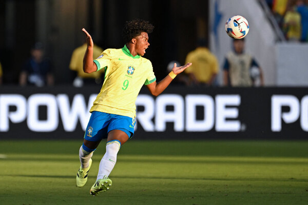 Versus / ¡En qué momento! Endrick será titular en Brasil por primera vez