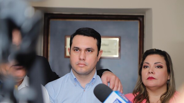 Fiscalía ratifica por segunda vez imputación contra Hernán Rivas en causa por título falso