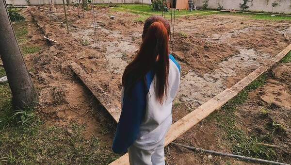 Conductora, feliz con el inicio de la construcción de lo que será su casa