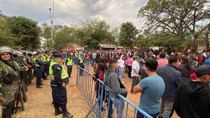 Arroyito: manifestantes siguen exigiendo renuncia de intendenta y concejales - Política - ABC Color