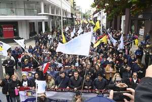 Carrera civil: docentes declaran protestas en cuarto intermedio y volverán a reunirse con el gobierno tras las vacaciones - Nacionales - ABC Color