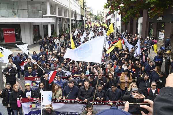 Carrera civil: docentes declaran protestas en cuarto intermedio y volverán a reunirse con el gobierno tras las vacaciones - Nacionales - ABC Color