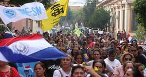 La Nación / Docentes levantan medida de fuerza