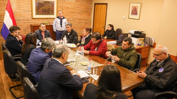 Docentes levantan medidas tras acuerdo con Gobierno
