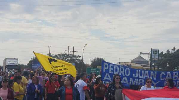 Docentes declaran protestas en cuarto intermedio y volverán a reunirse con el gobierno tras las vacaciones - Oasis FM 94.3