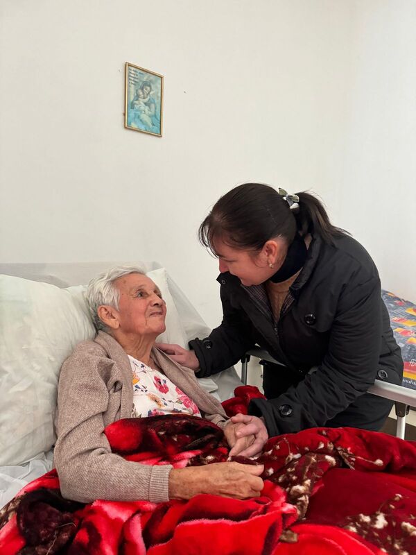 Gobierno Departamental entregó medicamentos y silla de ruedas al Hogar de Ancianos Santa María