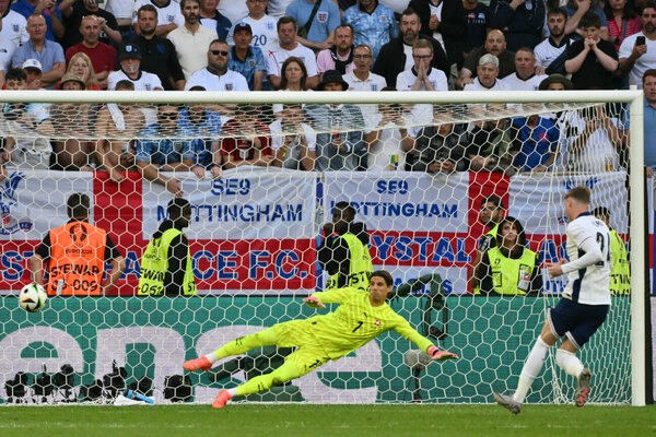 Versus / ¡Sufriendo! Inglaterra borra a Suiza en los penales y avanza a semifinales