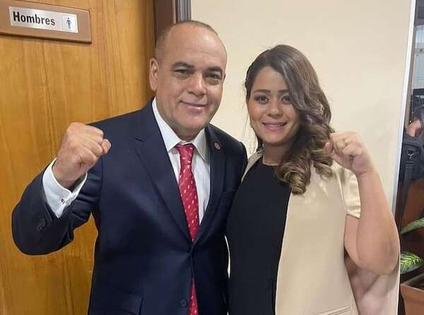 Repudian designación de seccionalera como nueva directora de TV Senado - Política - ABC Color