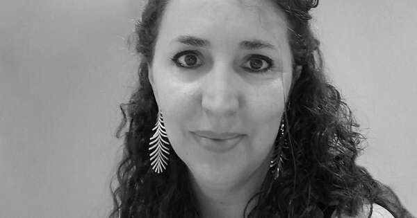 La Nación / Andrea Gómez Pasquali presenta “Lo que callas”, su primera novela
