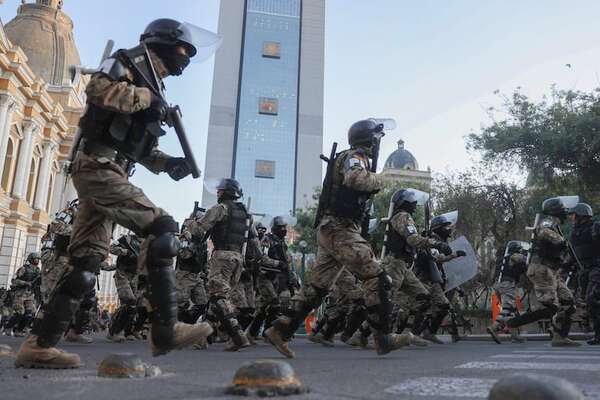 La Fiscalía de Bolivia investiga a 24 personas por el alzamiento militar contra Arce - Mundo - ABC Color