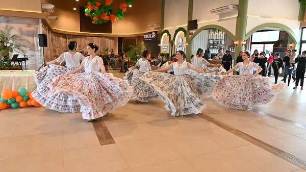 Celebran Día del Minguero con música, danza y tradición en el Abasto Este - ABC en el Este - ABC Color