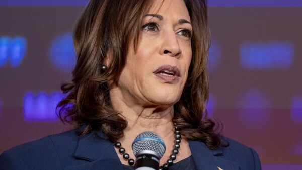 Kamala Harris mantiene la prudencia ante descalabro político de Joe Biden