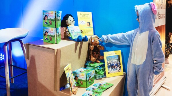 El último día de la Feria del Libro ofrece muchas ofertas y novedades