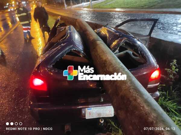 Jóvenes se salvan de milagro en grave accidente sobre Ruta PY06 en Encarnación