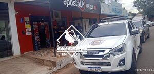 Asaltan local de apuestas, hieren a guardia y llevan dinero y celulares