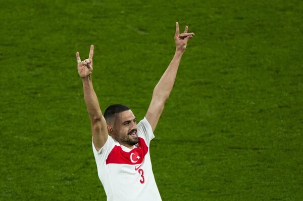 Versus / El presidente de Turquía tacha de "política" la sanción de UEFA a Demiral
