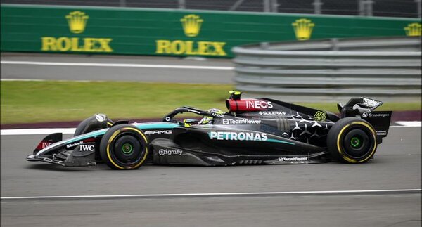 Lewis Hamilton triunfa bajo la lluvia en el Gran Premio de Gran Bretaña