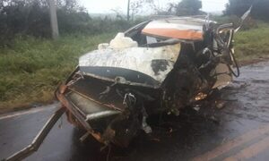 Joven taxista muere tras estrellarse con su vehículo contra un árbol