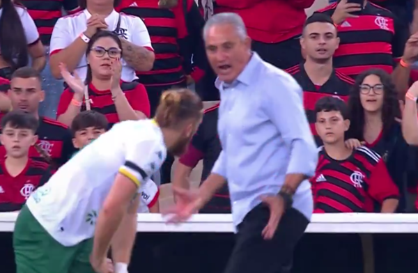 Versus / Le dijo de todo: El tremendo enojo de Tite con Isidro Pitta