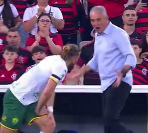 Isidro Pitta fue gritado por Tite, durante partido del Brasileirao