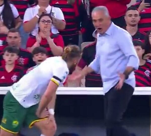 Isidro Pitta fue gritado por Tite, durante partido del Brasileirao