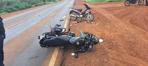 TRES PERSONAS LESIONADAS TRAS COLISIÓN DE MOTOCICLETAS EN FRAM - Itapúa Noticias
