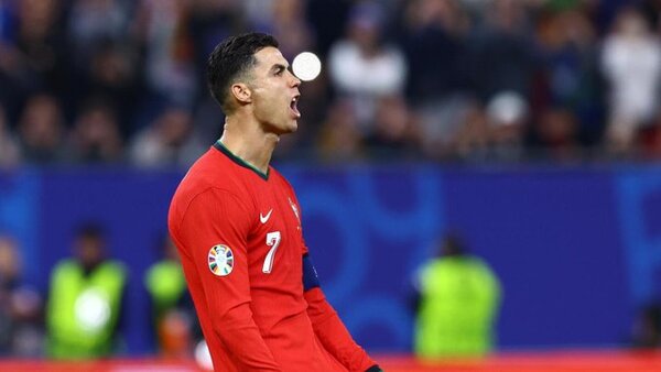 Cristiano insinúa que seguirá con Portugal