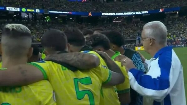 Jugadores de Brasil ignoraron a su DT, antes de la tanda de penales