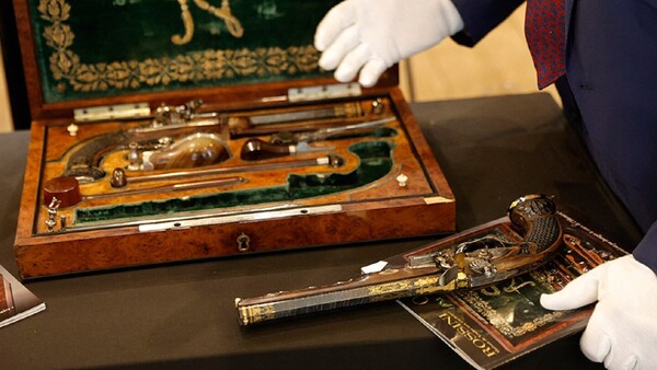 Pistolas de oro y plata de Napoleón Bonaparte se vendieron por USD 1,83 millones