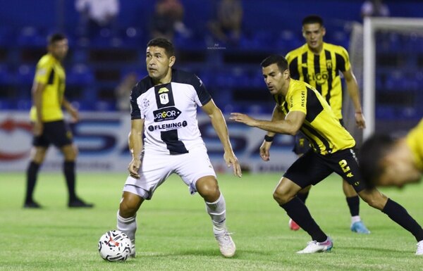 Versus / El inoxidable Luis Cabral tiene nuevo equipo en el fútbol paraguayo