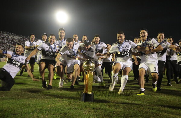 Versus / La figura de Olimpia en el recordado tetracampeonato que jugará en la Intermedia