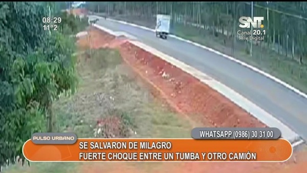 Choque entre tumba y un camión quedó grabado en circuito cerrado - SNT