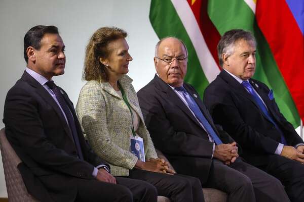 Cumbre del Mercosur abre con críticas a barreras al libre comercio - Política - ABC Color
