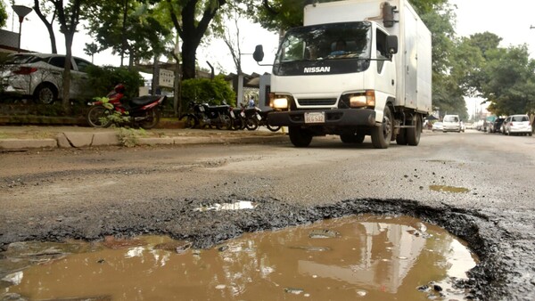 Conductores cuestionan pago de ITV, mientras calles siguen con agujeros