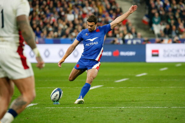 Versus / La selección francesa de rugby aparta a un jugador por comentarios racistas