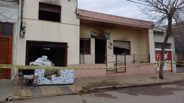 Tragedia en Uruguay: 10 adultos mayores murieron tras un feroz incendio en un geriátrico