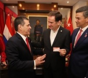 Penner: De acusar de "narco" a Cartes, a regalarle su afiliación - Paraguay.com