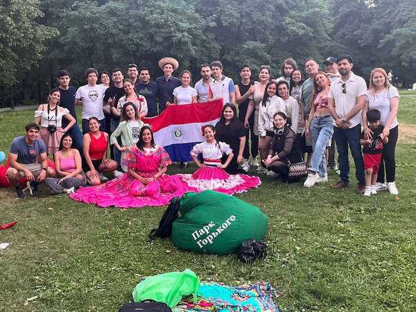 San Juan Ára en Rusia: estudiantes paraguayos comparten la cultura guaraní - Nacionales - ABC Color