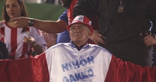 Diario HOY | Adiós al mejor hincha: muere el Pájaro Campana de la Albirroja