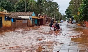 Desidia municipal permite que calle inundada siga afectando a pobladores franqueños