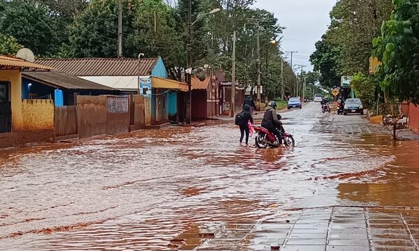 Desidia municipal permite que calle inundada siga afectando a pobladores franqueños