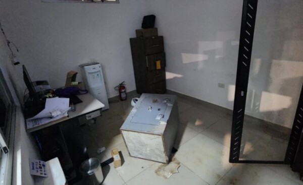 Asaltan surtidor e intentan llevarse la caja fuerte