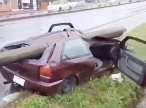 Capó abierto provoca accidente en Encarnación - ADN Digital